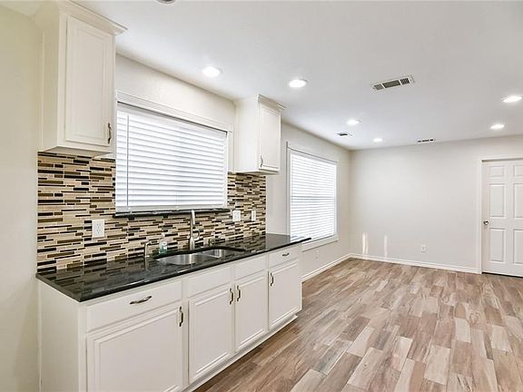 2nd image of 7220 Autumn Glen Dr