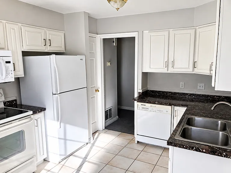 781 N Valley View Dr #11 — Photo 5