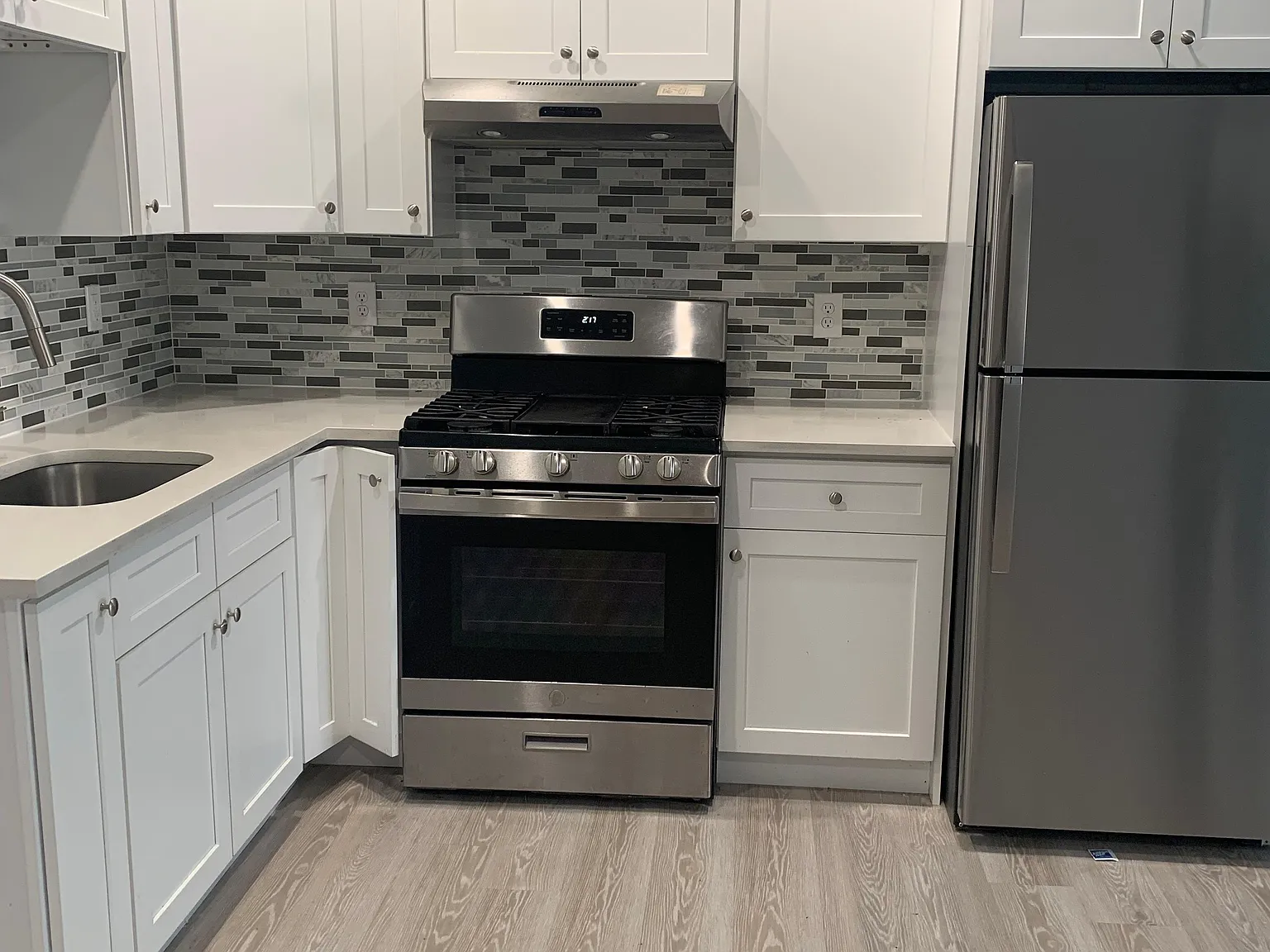 1 bed, $1,718 — Photo 2