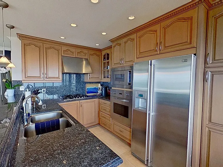 21722 Ocean Vista Dr #D — Photo 11