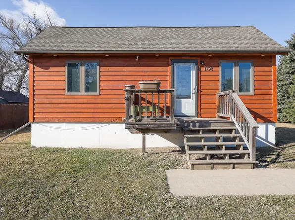 1714 4th St NE, Mandan, ND 58554