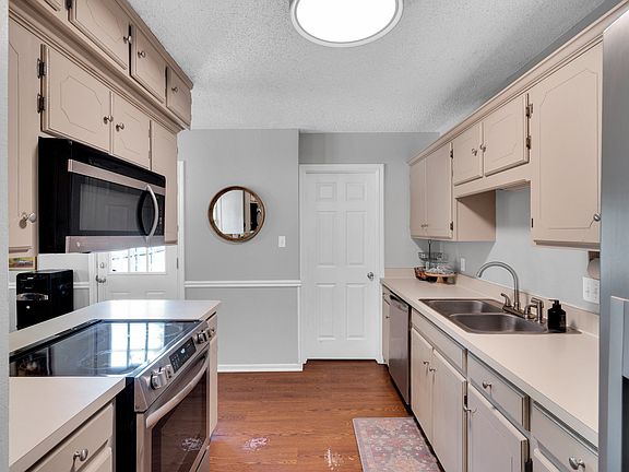 5th image of 107 Lawndale Dr