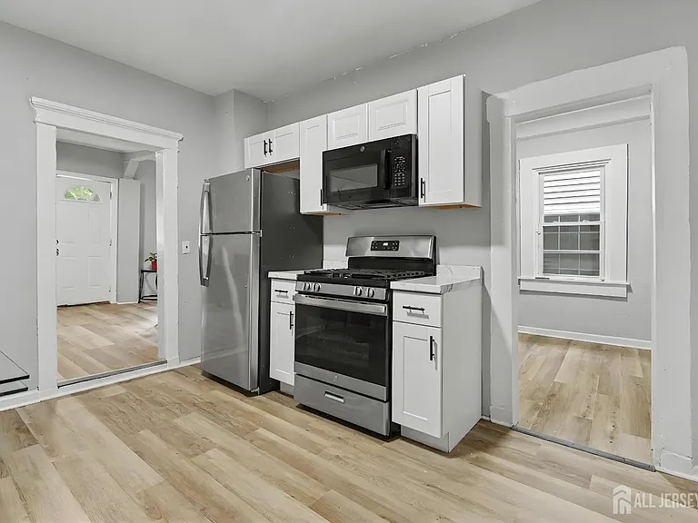 181 Hale St — Photo 11