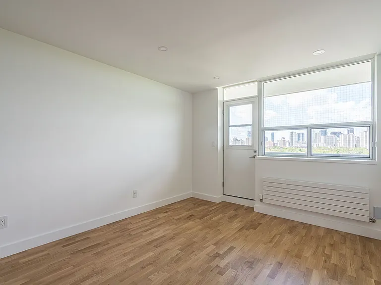 230 Oak St — Photo 48
