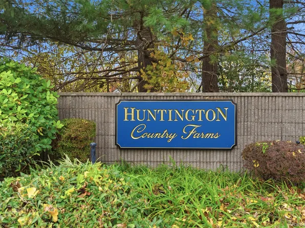 112 Cedar Shake Court, Huntington Station, NY 11746