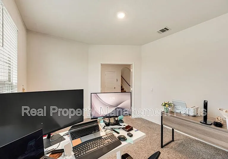 7205 Bledington Ln — Photo 6