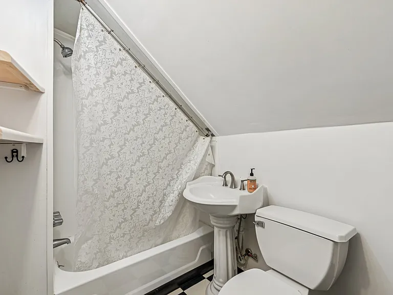 Upstairs Full Bath