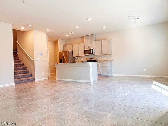 3rd image of 9234 Brayden Bay St