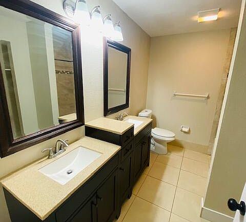 4th image of 2382 SW Bayshore Blvd Boulevard