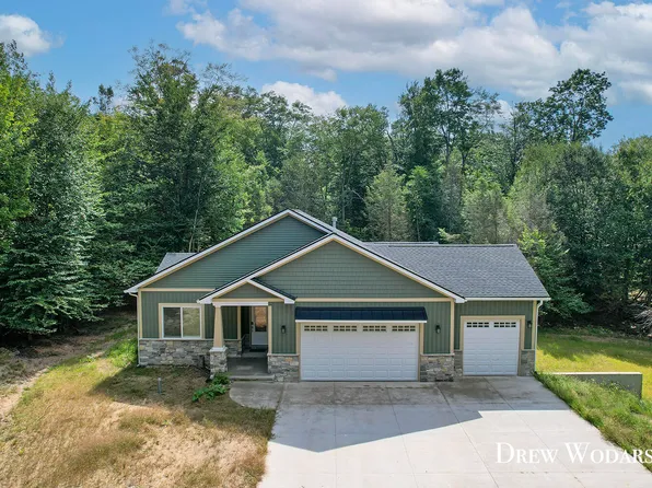 10 Morton Trl, Montague, MI 49437