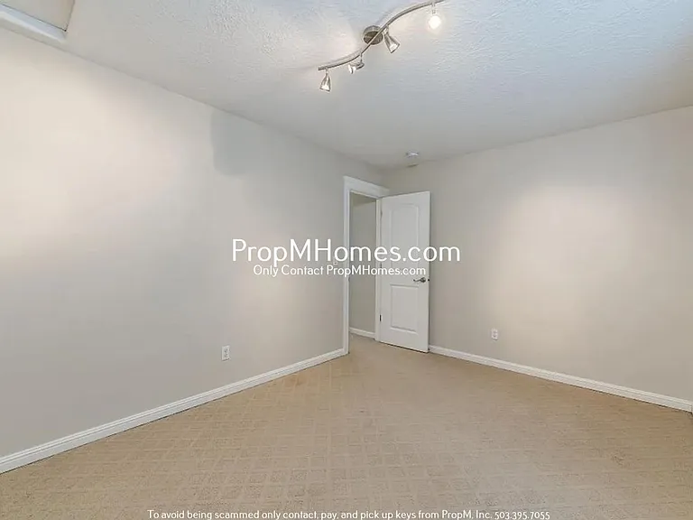 1907 SE 162nd Ave — Photo 14