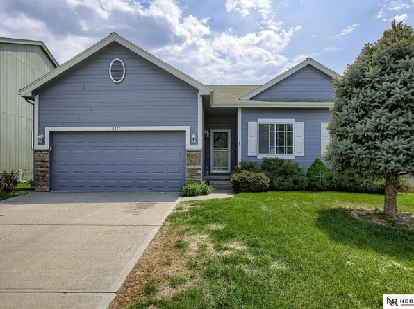 4511 Clearwater Dr, Bellevue, NE 68133