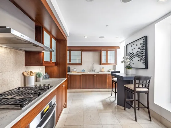 140 East 63rd Street image 4 of 11