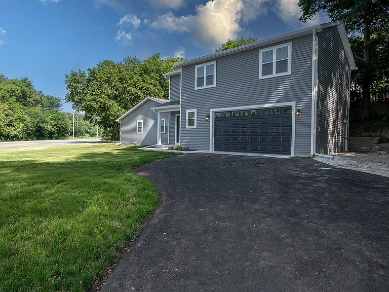 77 S Maple Ave — Photo 2