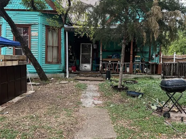 203 E Davis Ave, Alvarado, TX 76009