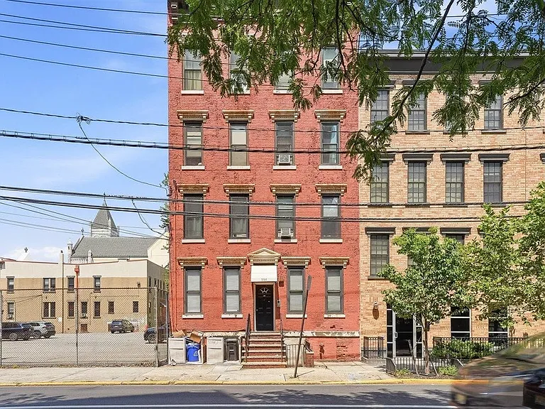 554 Observer Hwy #3R — Photo 1