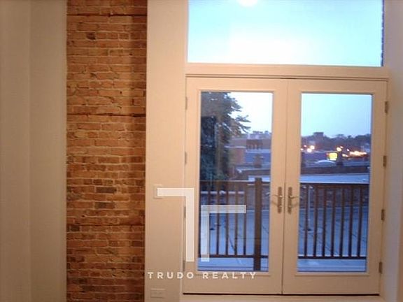 4th image of 2403 W North Ave #2401205