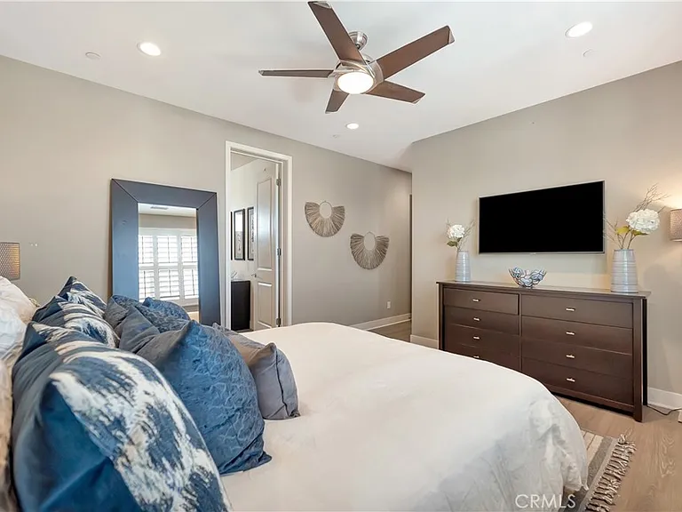 2105 Two Harbors Cir — Photo 36