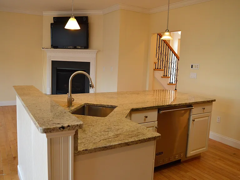 606 Park Ave — Photo 9