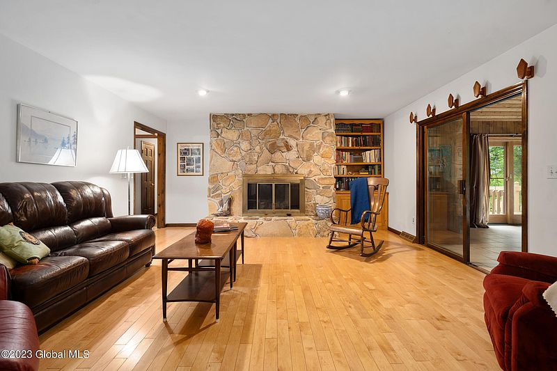 4th image of 11 Innisbrook Drive