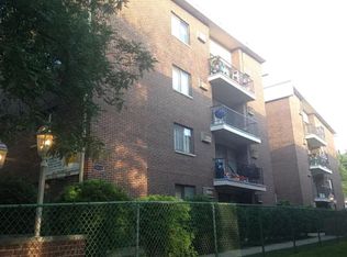2335 W Touhy Ave APT 303, Chicago, IL 60645