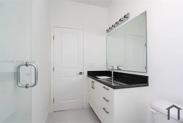 5 bed, 3186 sqft, $5,000 — Photo 2