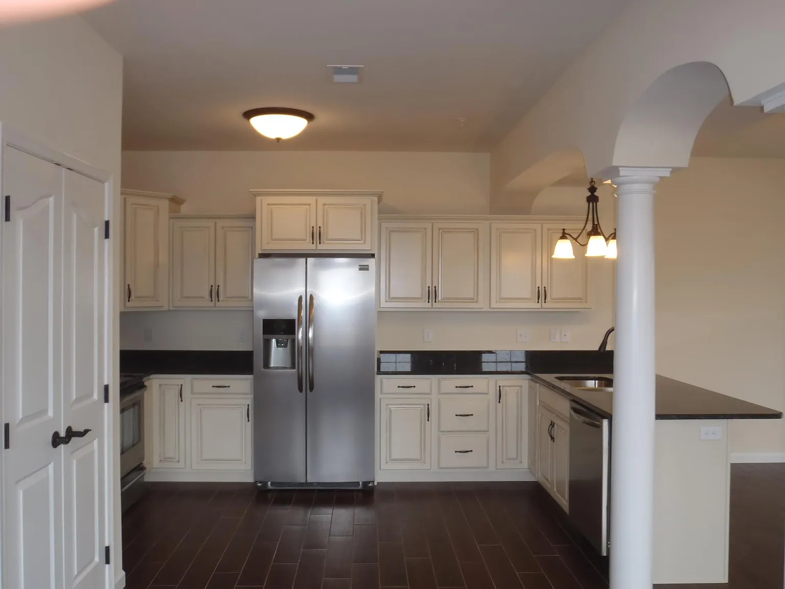 3 bed, 2.5 bath, 1900 sqft, $2,195 — Photo 3