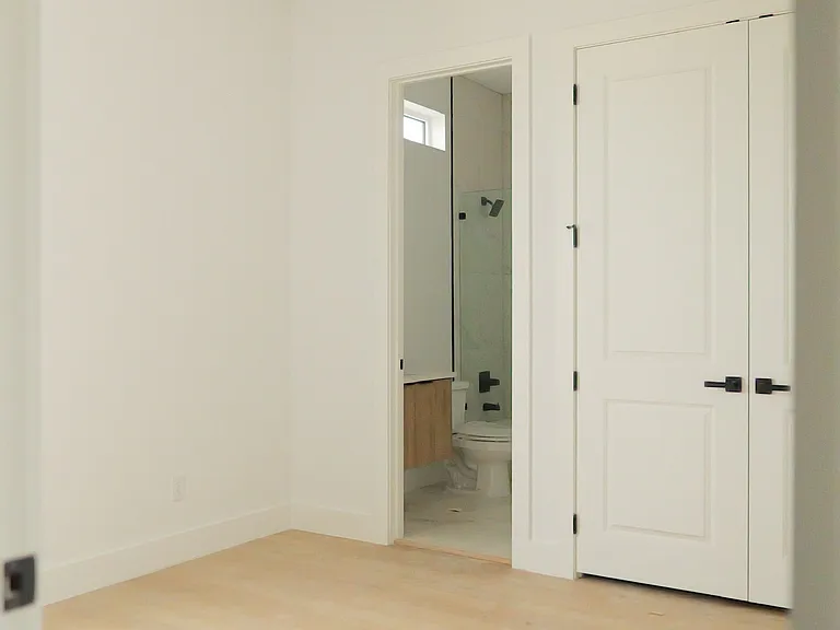 4200 Munger Ave #1 — Photo 13