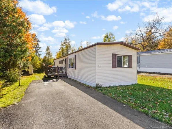 21 Hill St, Lincoln, NB E3B 6V9