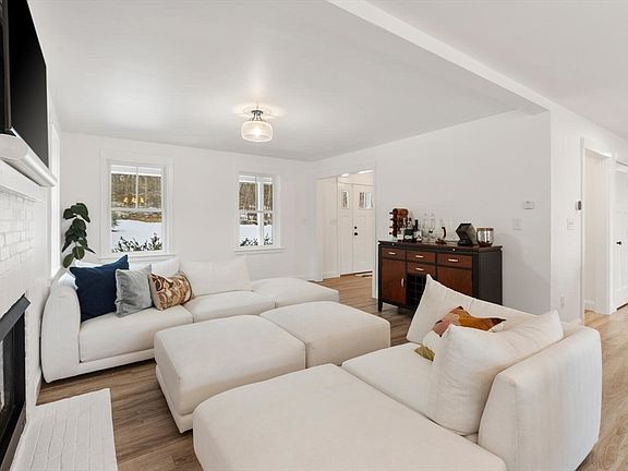 4th image of 69 Forest St