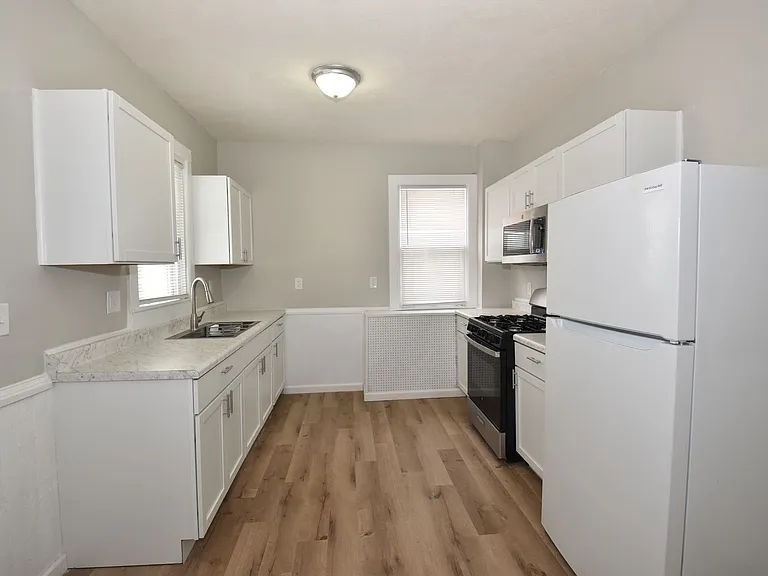 913 E Washington St — Photo 10