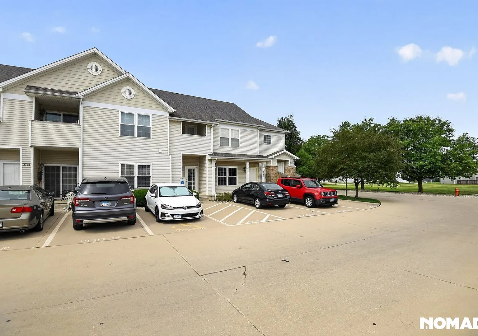 Charming 2BR Condo in Champaign — Photo 3