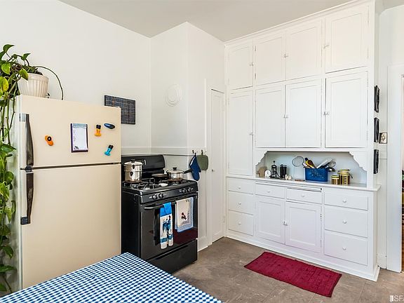 2nd image of 686 Guerrero St APT 4