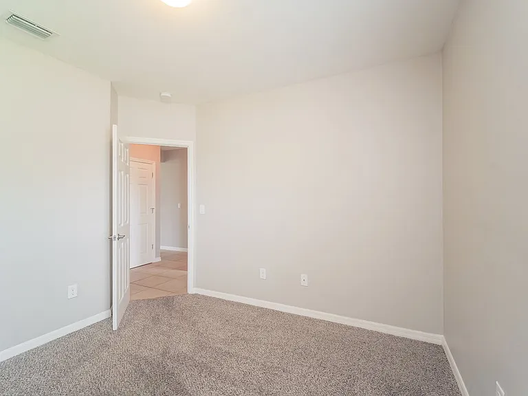 114 SW 21st St — Photo 14