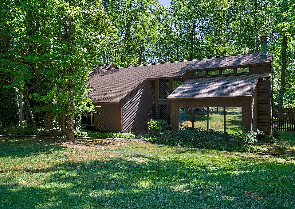 2nd image of 1743 Willow Creek Dr