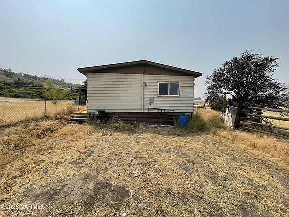 5th image of 120 W Pine Hollow Rd
