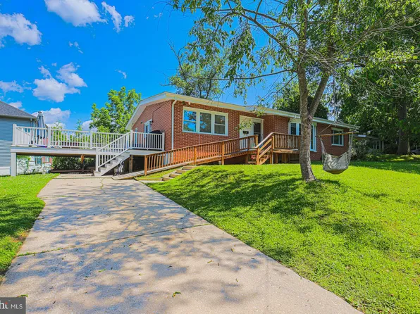 2906 Oakton Ct, Baltimore, MD 21209