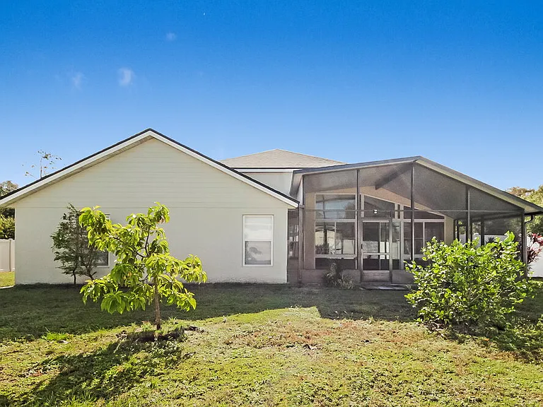 4660 Huron Bay Cir — Photo 15
