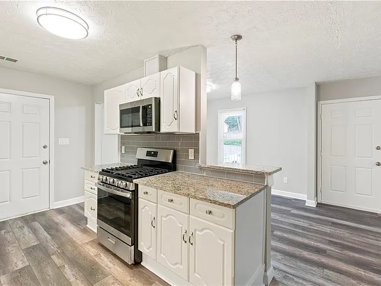 112 Tye St SE — Photo 17