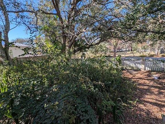 5th image of 521 SW Halpatiokee Street