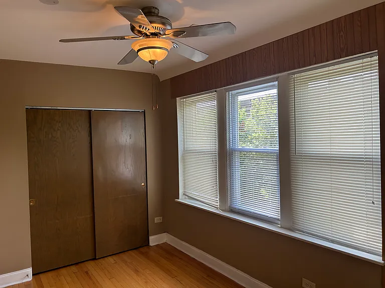 1520 W 80th St #3 — Photo 10
