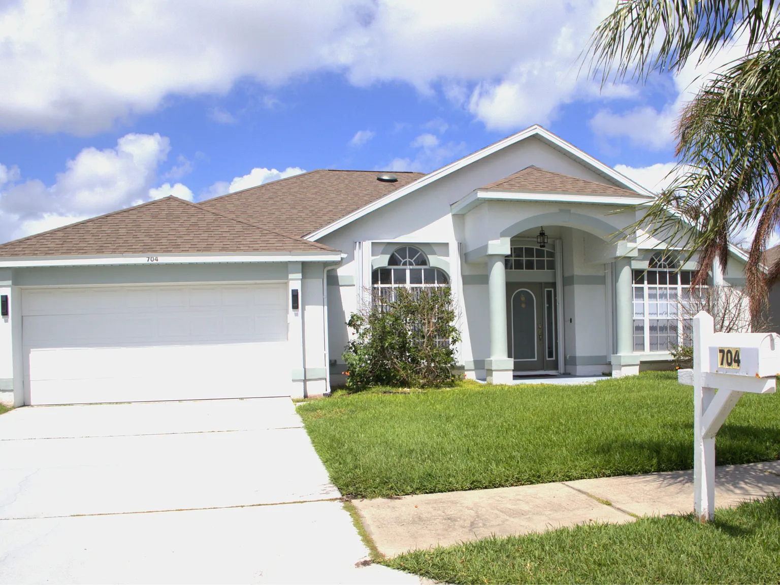 5 bed, 2310 sqft, $3,250 — Photo 1