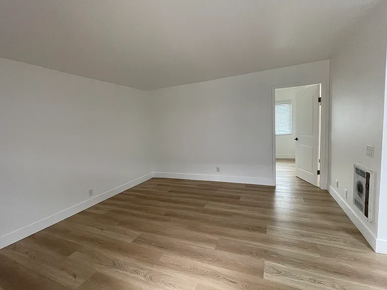 1221 E Beechwood St #2B — Photo 4
