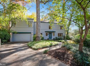 3 Carvel Cir, Bethesda, MD 20816