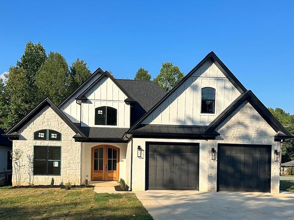 1st image of 301 Bentley Grove Way