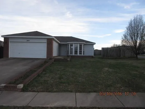 300 E Green Acres Rd, Rogers, AR 72758
