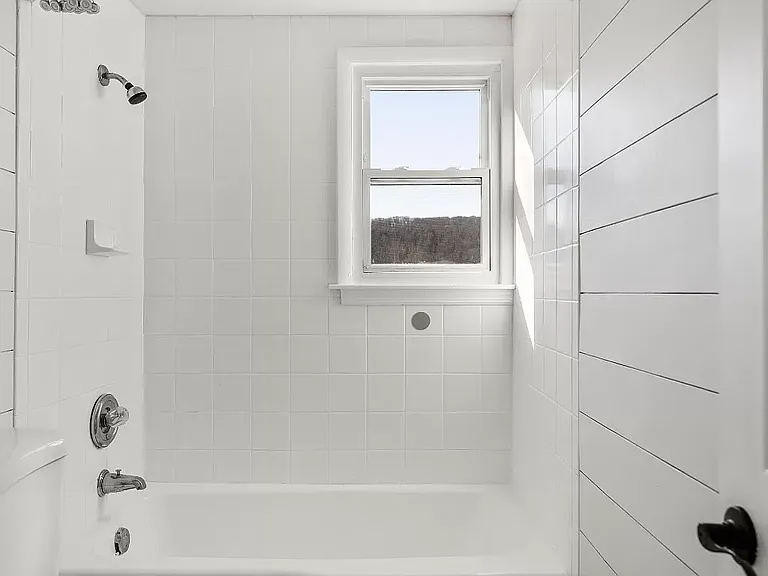 56 Powers Rd — Photo 2