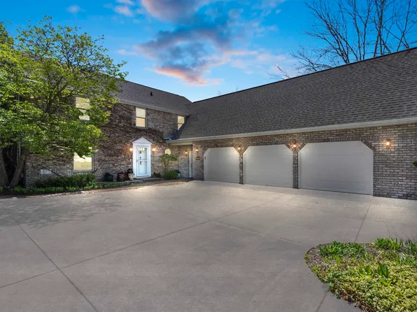 2073 Lost Dauphin Rd, De Pere, WI 54115