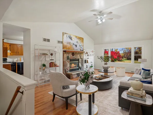 926 West Oakwood ROAD, Oak Creek, WI 53154