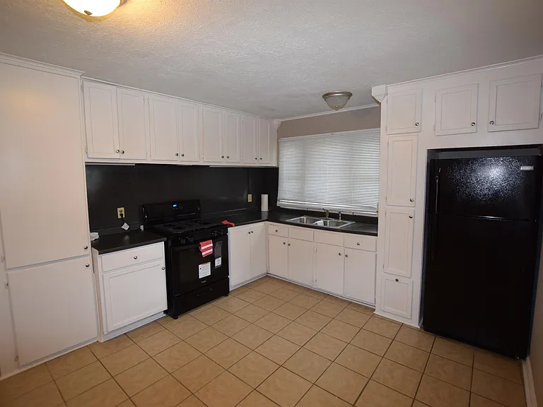 3513 Monroe St — Photo 8